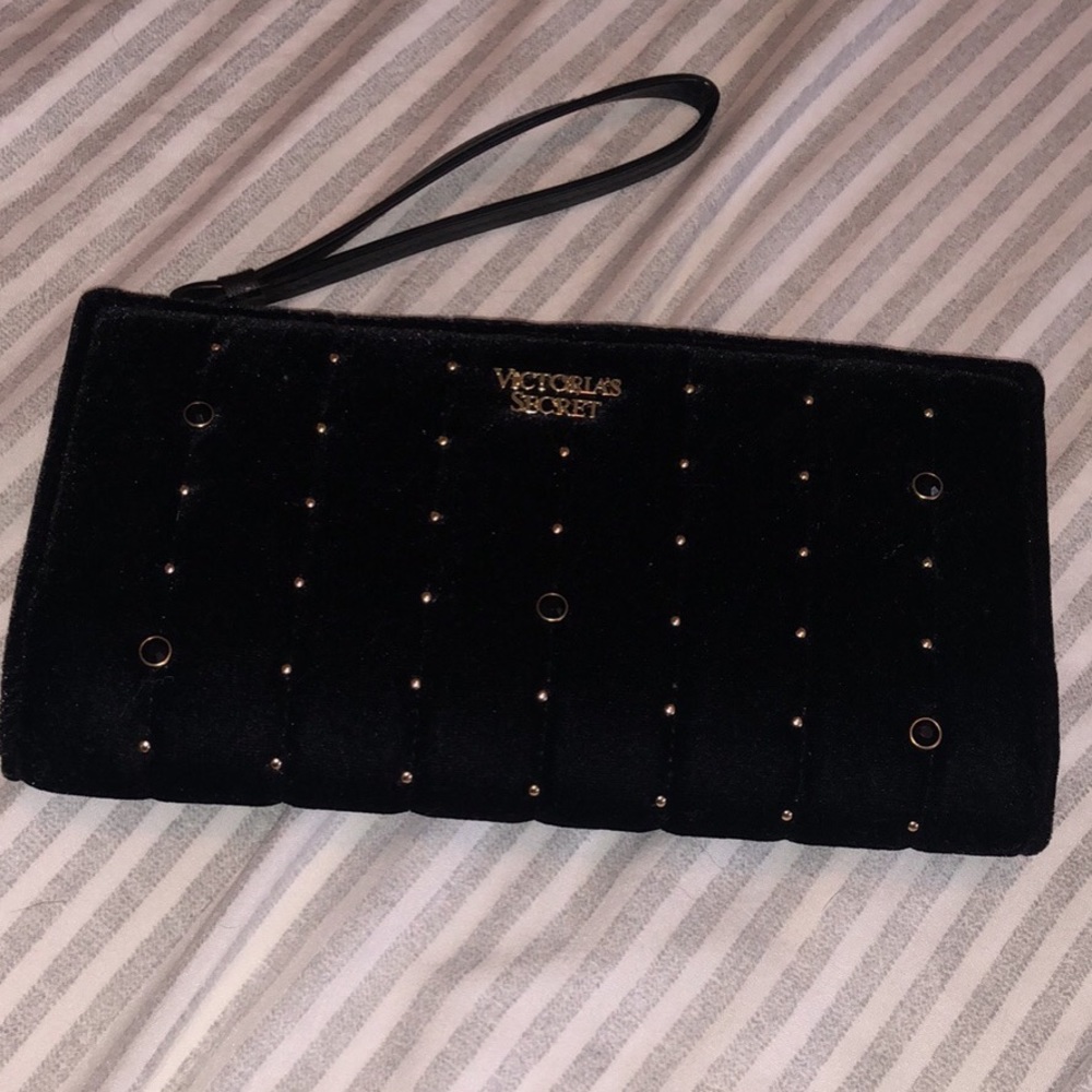🖤✨ Victoria’s Secret velvet wristlet wallet ✨🖤